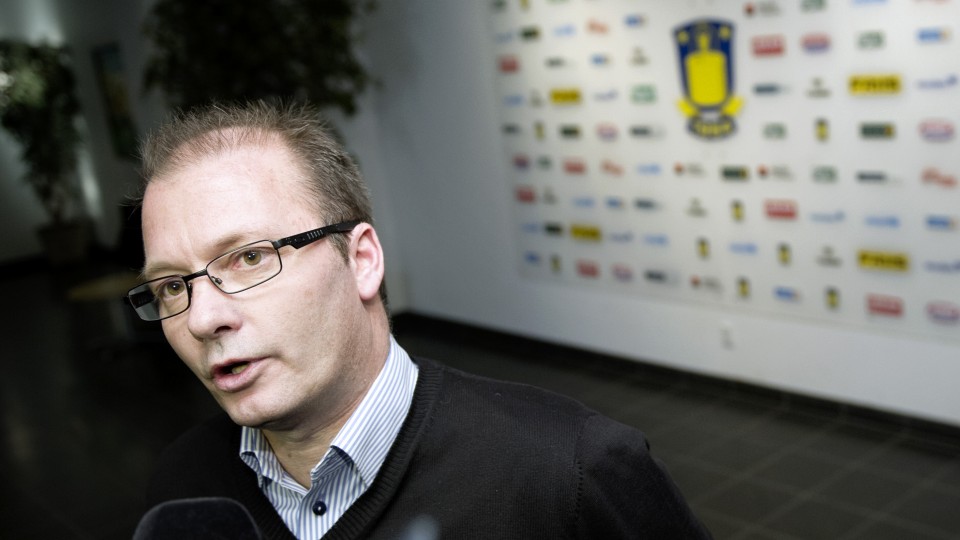 Tommy Håkansson glæder sig over opbakning fra Daniel Agger Foto: Scanpix - 466603-20130129-184407-L